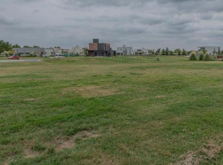 Terreno · 870m²