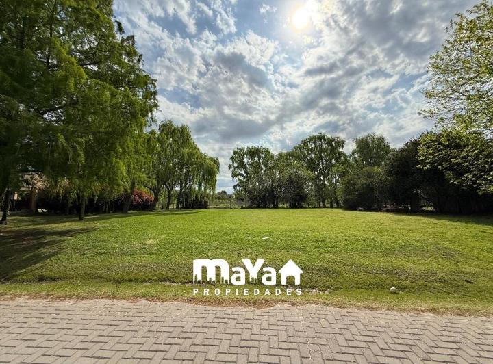 Terreno · 920m²