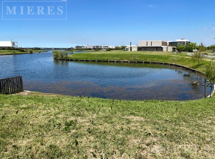 Terreno · 962m²