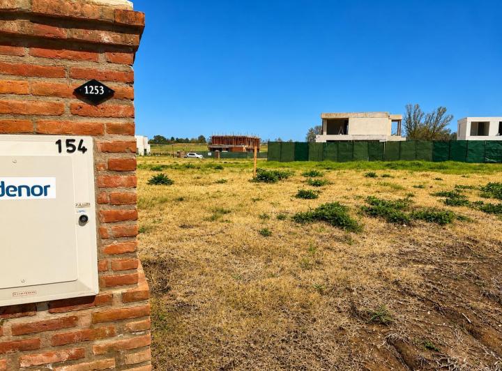 Terreno · 891m²