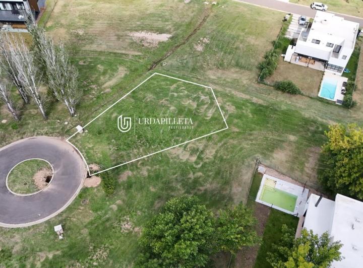 Terreno · 731m²