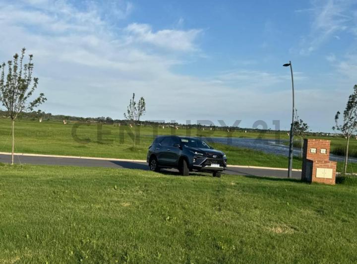 Terreno · 951m²