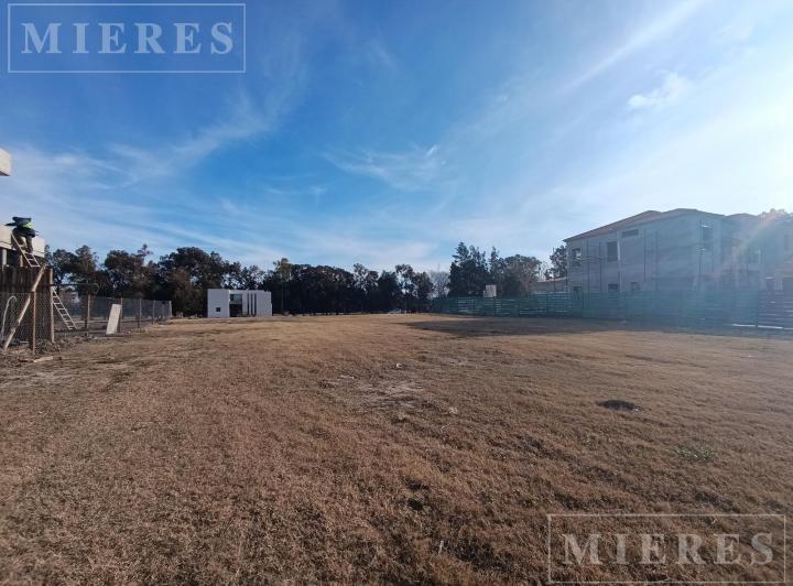 Terreno · 889m²