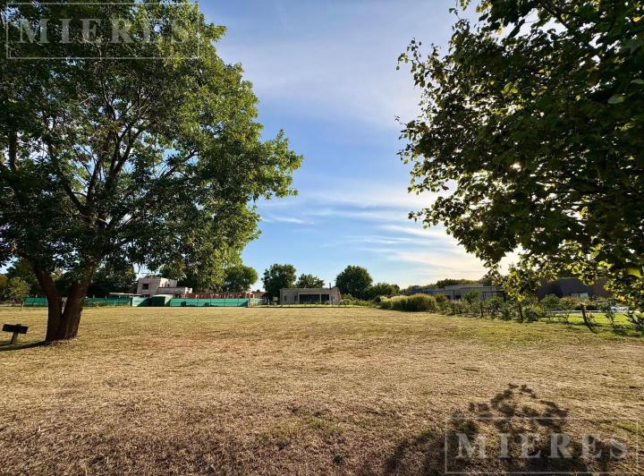 Terreno · 1094m²