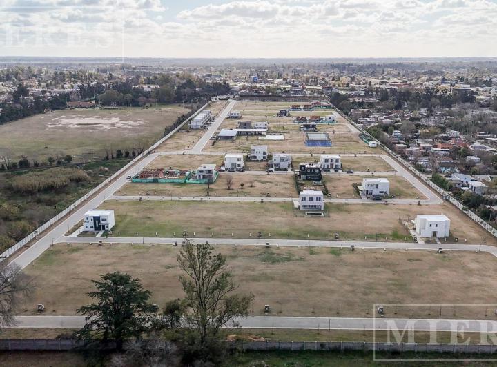 Terreno · 404m²
