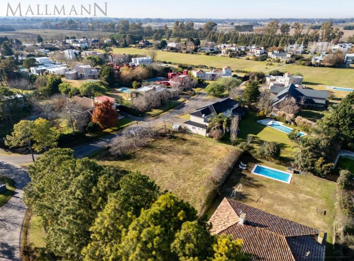 Terreno · 1673m²
