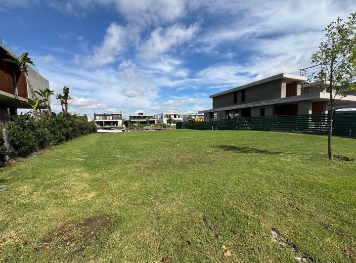 Terreno · 903m²