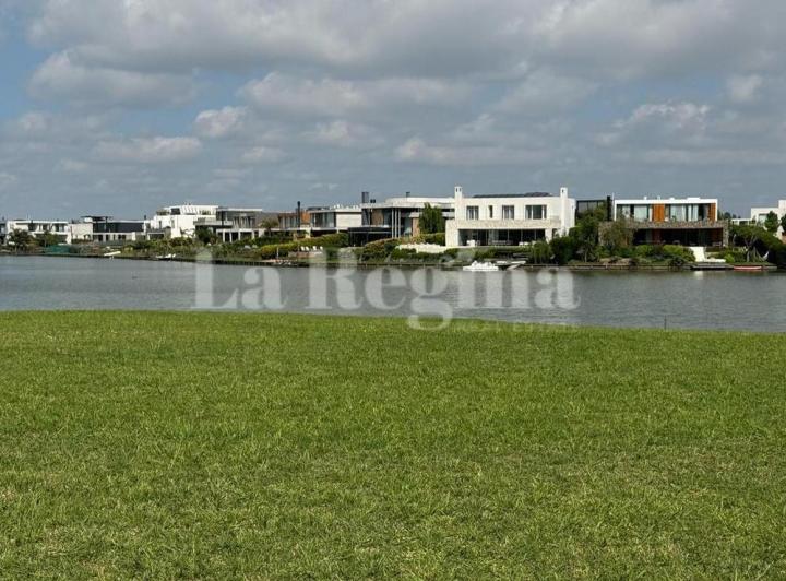 Terreno · 910m²