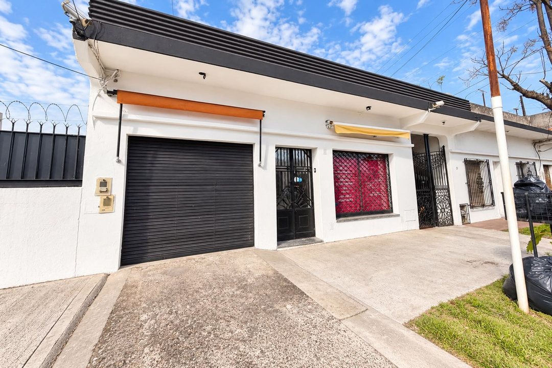 VENTA CASA 4 AMB BERNAL OESTE