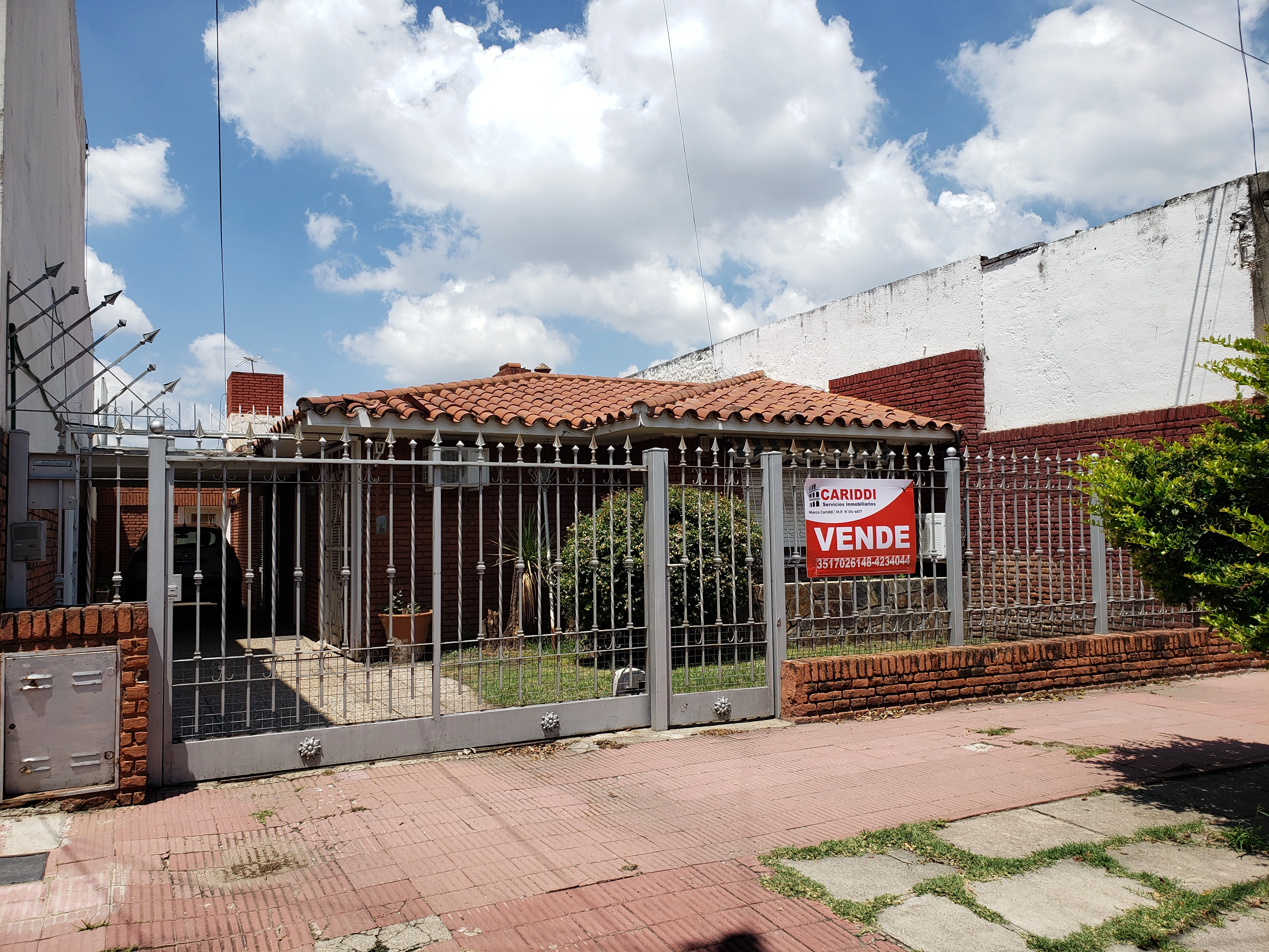 Casa en venta B° Juniors 4 dormitorios 450m2