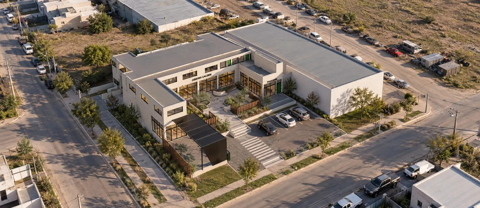 6 LOCALES COMERCIALES EN VENTA en COLINAS DE MANANTIALES en COMPLEJO