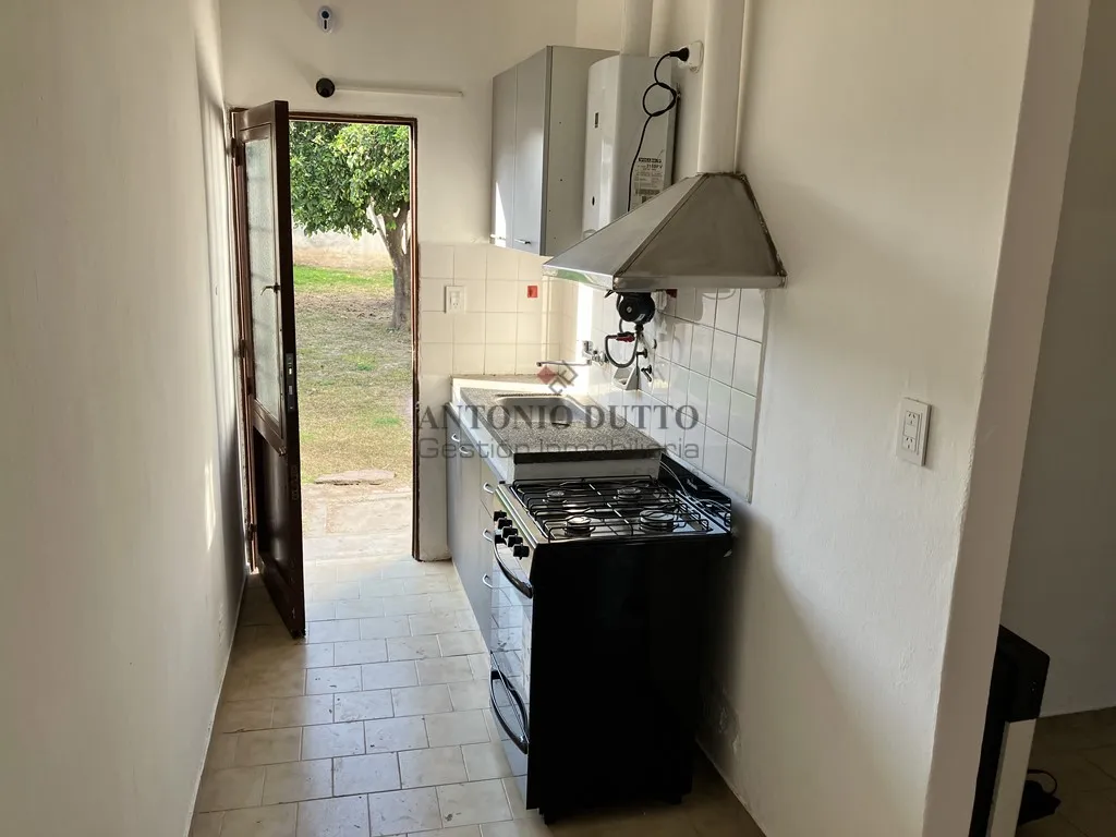 CASA EN VENTA DE 2 DORMITORIOS, Barrio Teodoro Fels