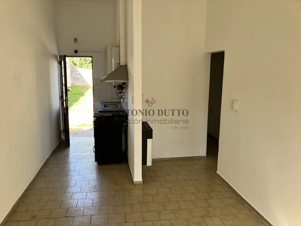 CASA EN VENTA DE 2 DORMITORIOS, Barrio Teodoro Fels