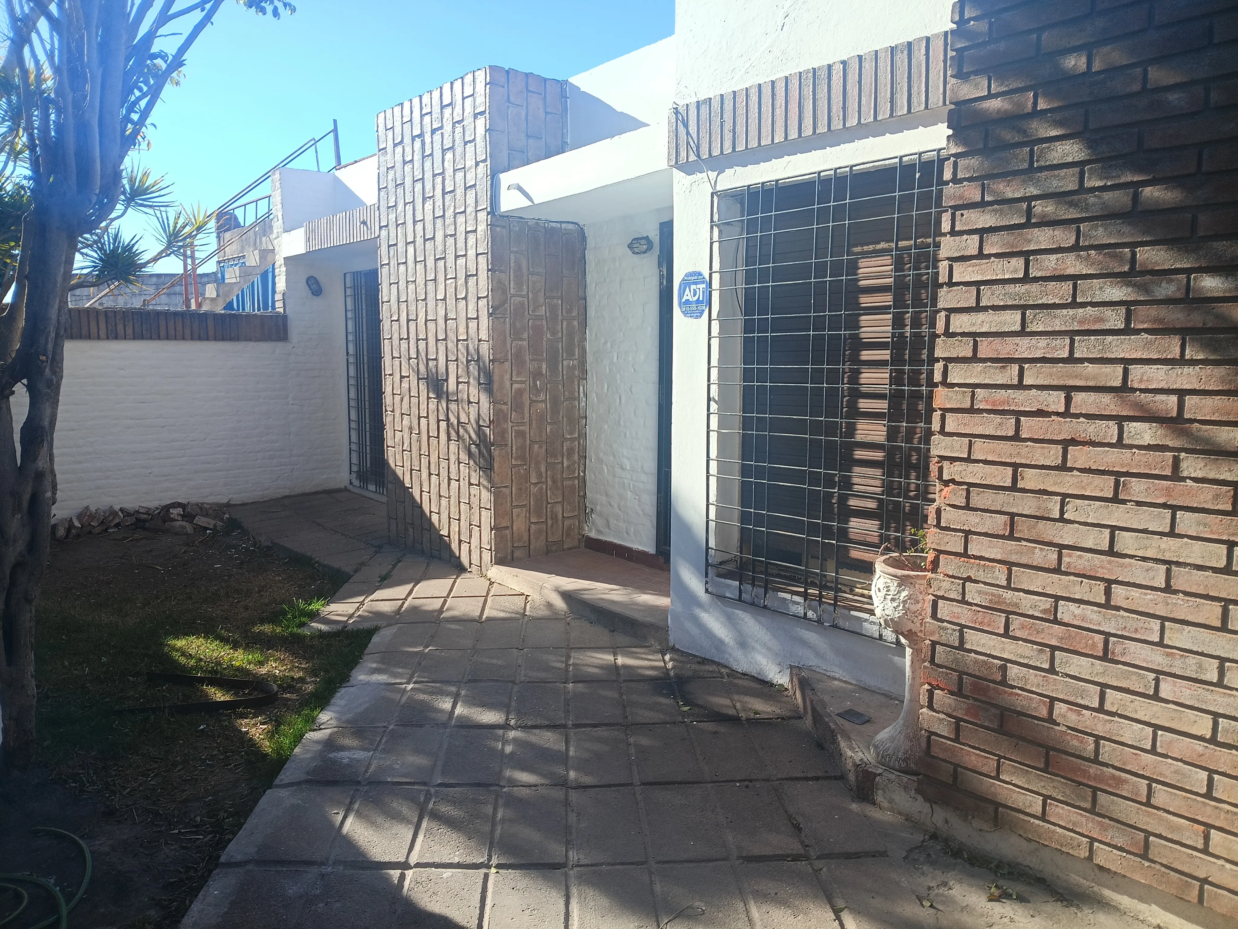 PH interno 2 dorm. con patio en San Vicente – USD 46.000