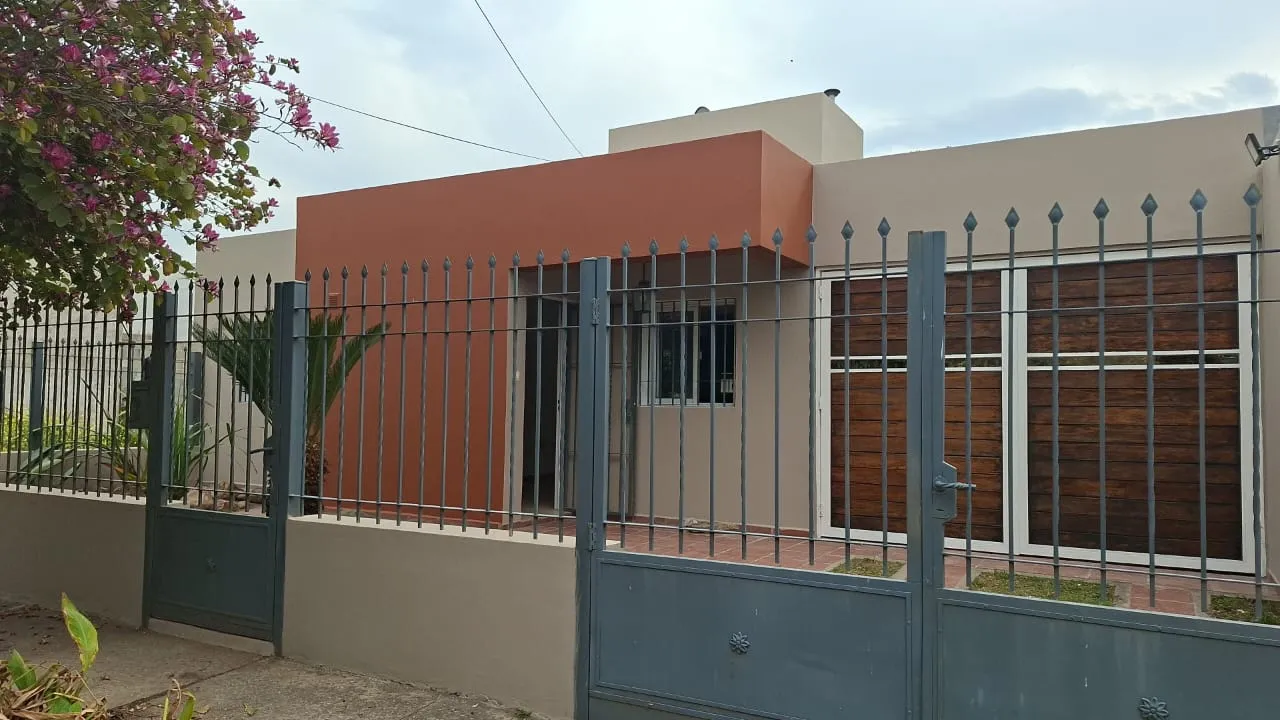 Hermosa Casa Nuevo Poeta Lugones en una sola Planta!!!!