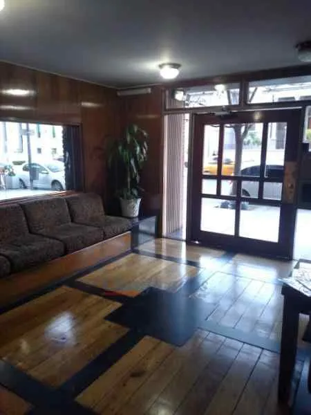 EXCELENTE PISO SOBRE HIPOLITO YRIGOYEN . 3 DOR + DEPEN. DUEÑO