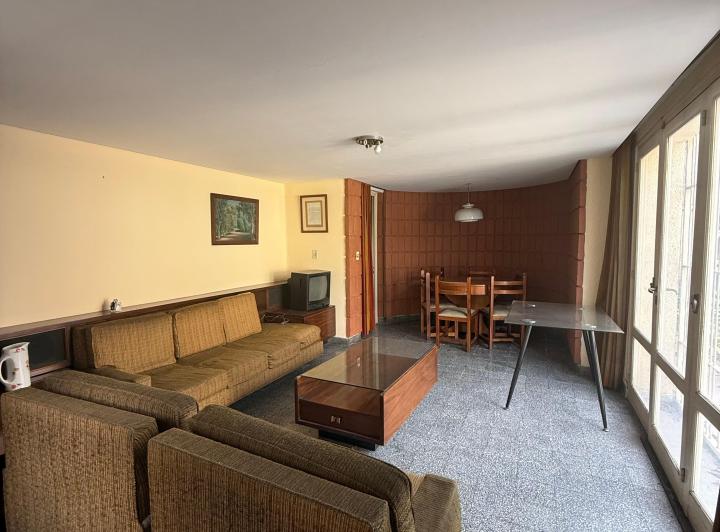 Casa · 250m² · 8 Ambientes · 4 Cocheras