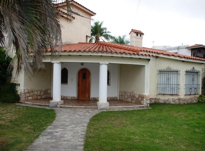 Casa · 340m² · 10 Ambientes · 4 Cocheras