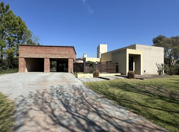 Casa · 267m² · 5 Ambientes · 2 Cocheras