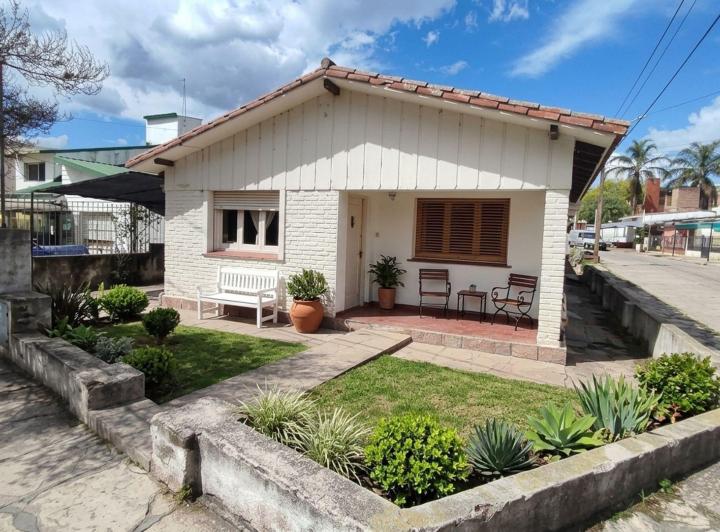 Casa · 93m² · 6 Ambientes · 1 Cochera