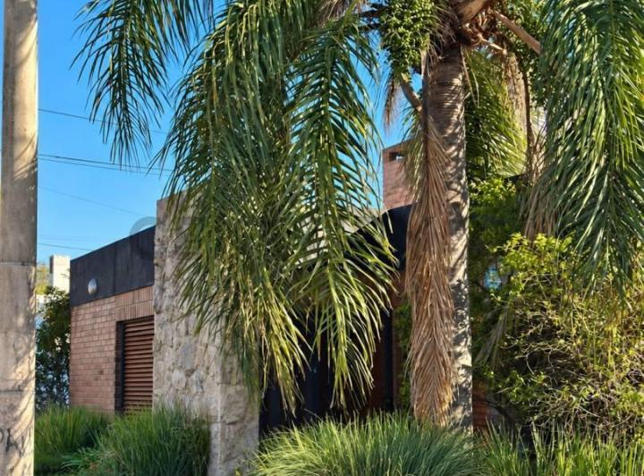 Casa · 255m² · 6 Ambientes · 2 Cocheras