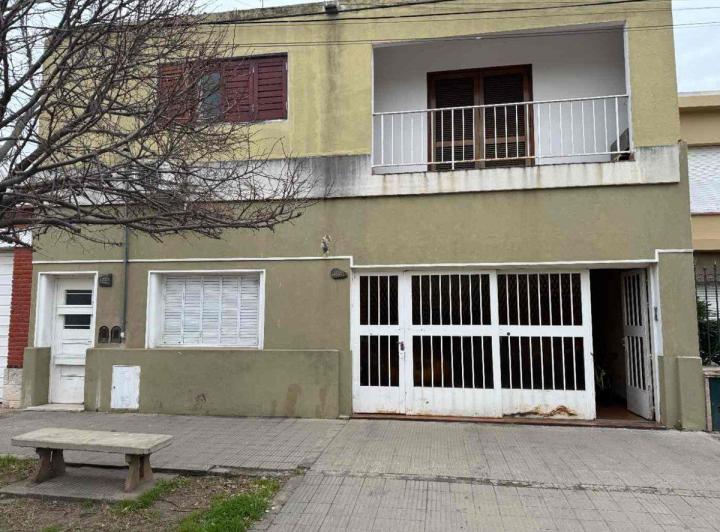 Casa · 378m² · 8 Ambientes · 2 Cocheras