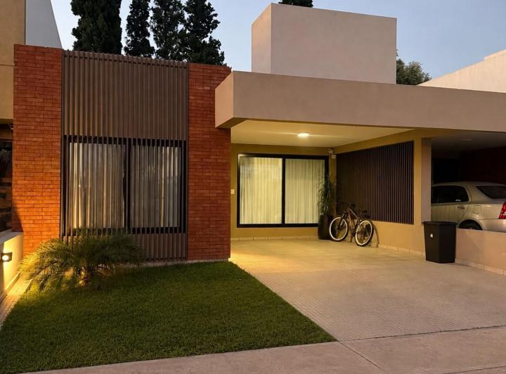 Casa · 115m² · 3 Ambientes · 1 Cochera