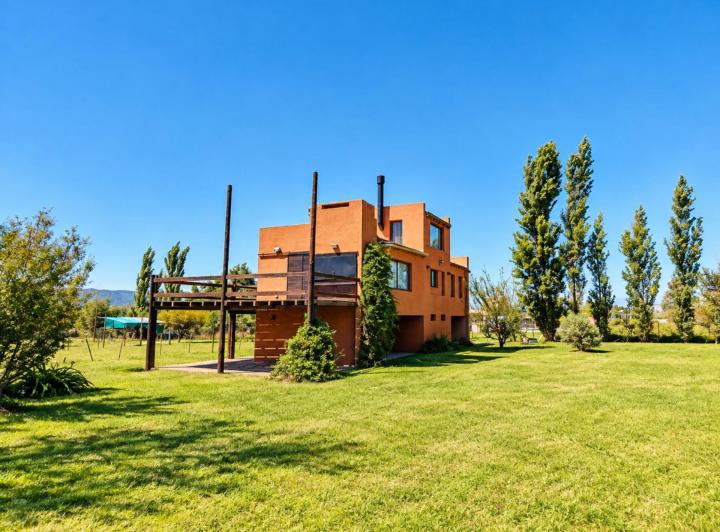 Casa · 105m² · 4 Ambientes · 3 Cocheras