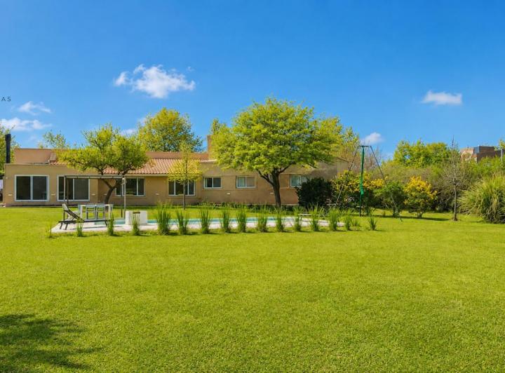Casa · 350m² · 7 Ambientes · 2 Cocheras