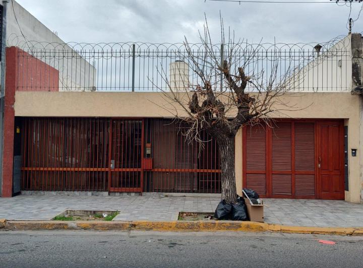 Casa · 105m² · 2 Dormitorios · 2 Cocheras