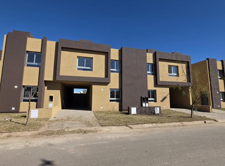 Casa · 110m² · 4 Ambientes · 1 Cochera
