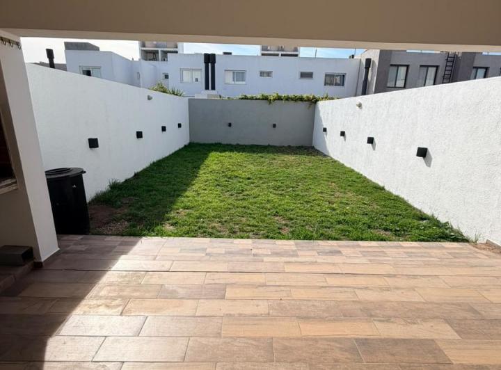 Casa · 150m² · 3 Dormitorios · 2 Cocheras