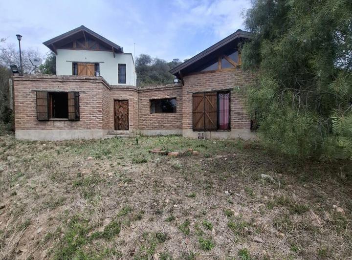 Casa · 1m² · 5 Ambientes · 1 Cochera