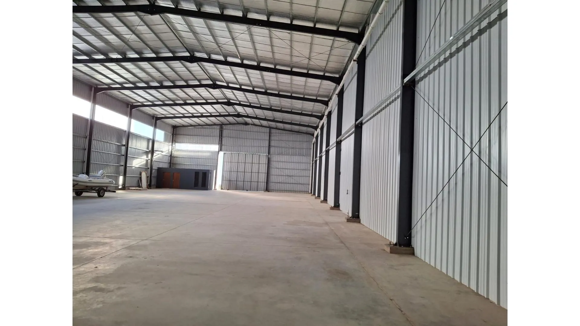 ALQUILO NAVE EN PARQUE INDUSTRIAL POLO 52 920MTS