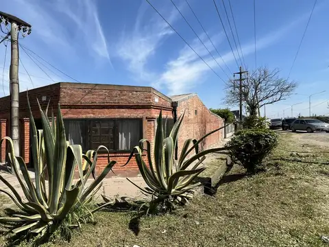Casa de 4 dormitorios con pileta av castelli esquina yatay