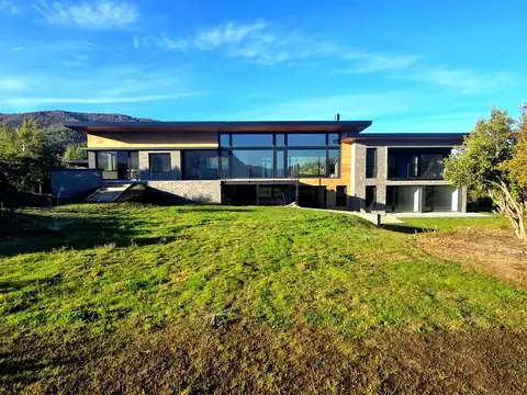 Exclusiva casa a la venta en arelauquen