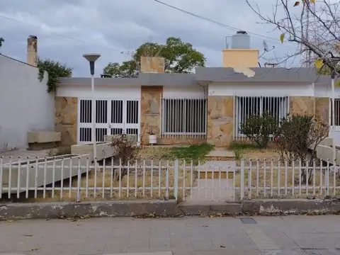 Venta-casa a reciclar en gran terreno-dorrego-mza
