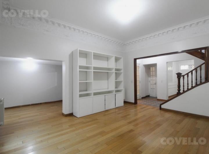 Casa · 365m² · 6 Ambientes · 1 Cochera
