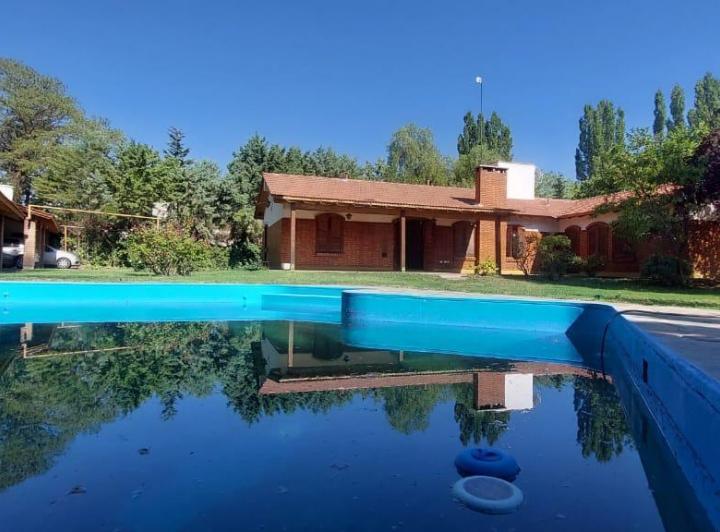 Casa · 368m² · 9 Ambientes · 3 Cocheras