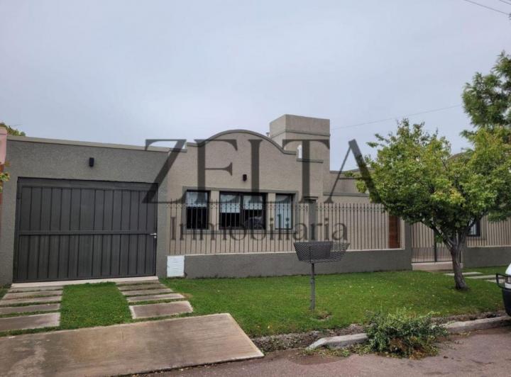 Casa · 300m² · 5 Ambientes · 4 Cocheras