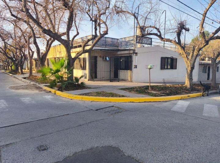 Casa · 190m² · 6 Ambientes · 1 Cochera