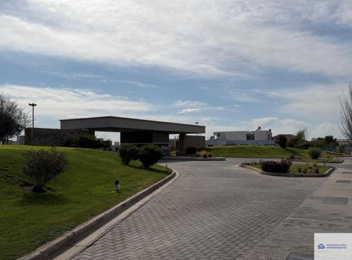 Casa · 281m² · 6 Ambientes · 2 Cocheras