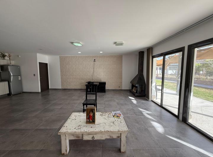 Casa · 354m² · 6 Ambientes · 1 Cochera