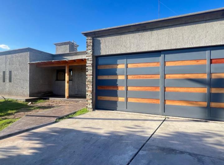 Casa · 200m² · 7 Ambientes · 2 Cocheras