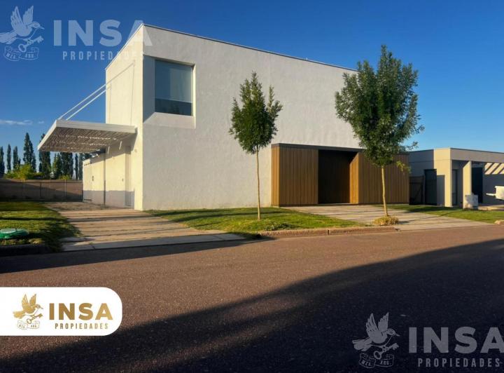 Casa · 160m² · 4 Ambientes · 2 Cocheras