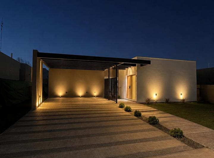 Casa · 201m² · 4 Ambientes · 2 Cocheras