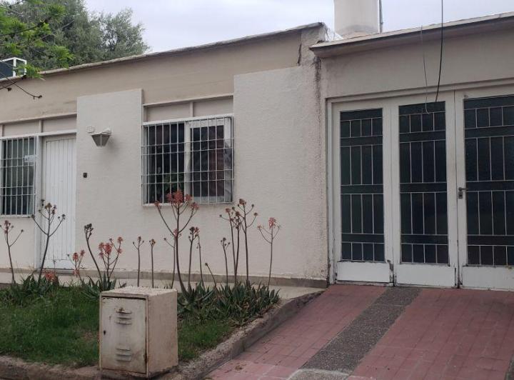 Casa · 116m² · 6 Ambientes · 2 Cocheras