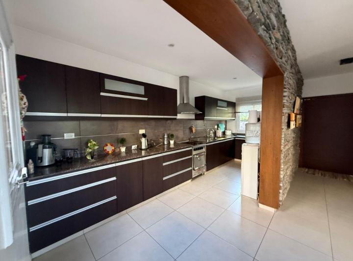 Casa · 170m² · 5 Ambientes · 2 Cocheras