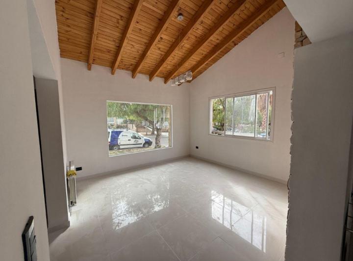 Casa · 400m² · 5 Ambientes · 2 Cocheras