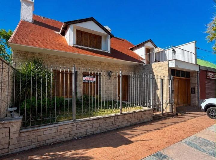 Casa · 300m² · 12 Ambientes · 2 Cocheras